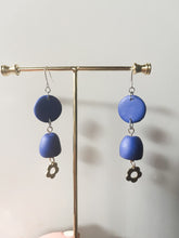 Load image into Gallery viewer, Blue daisy dangle
